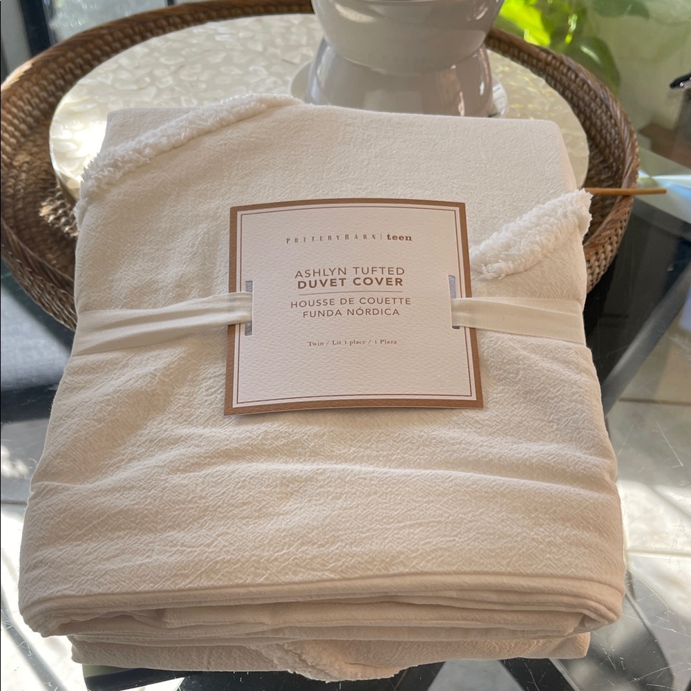 Pottery Barn Teen Ashlyn Tufted Duvet Cover - White